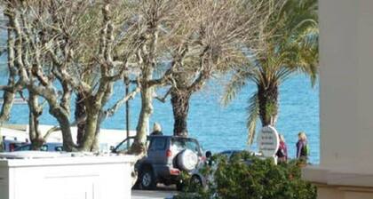 SMALL BEACH HOUSE - 3 CH (4) - 8 beds - right old port Cannes - PALAIS.