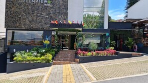 تفاصيل الفندق من الخارج