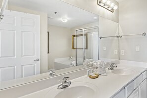 Towels - Ariel Dunes II 1610 - Corner Unit, Gulf Views, Pool, Fitness, Onsite Dining! (Miramar Beach)