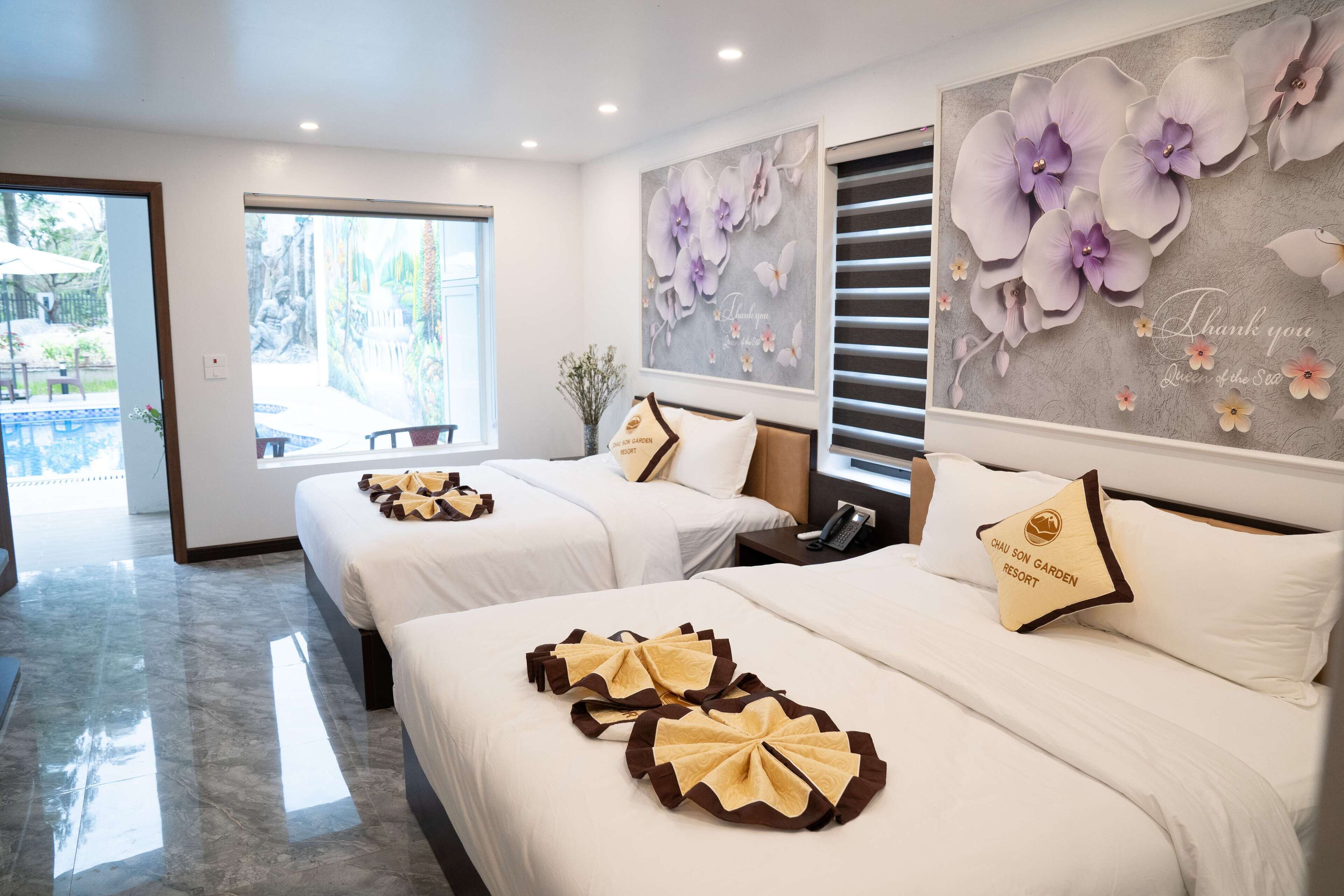 Habitación cuádruple de lujo | Ropa de cama de alta calidad y edredones de plumas