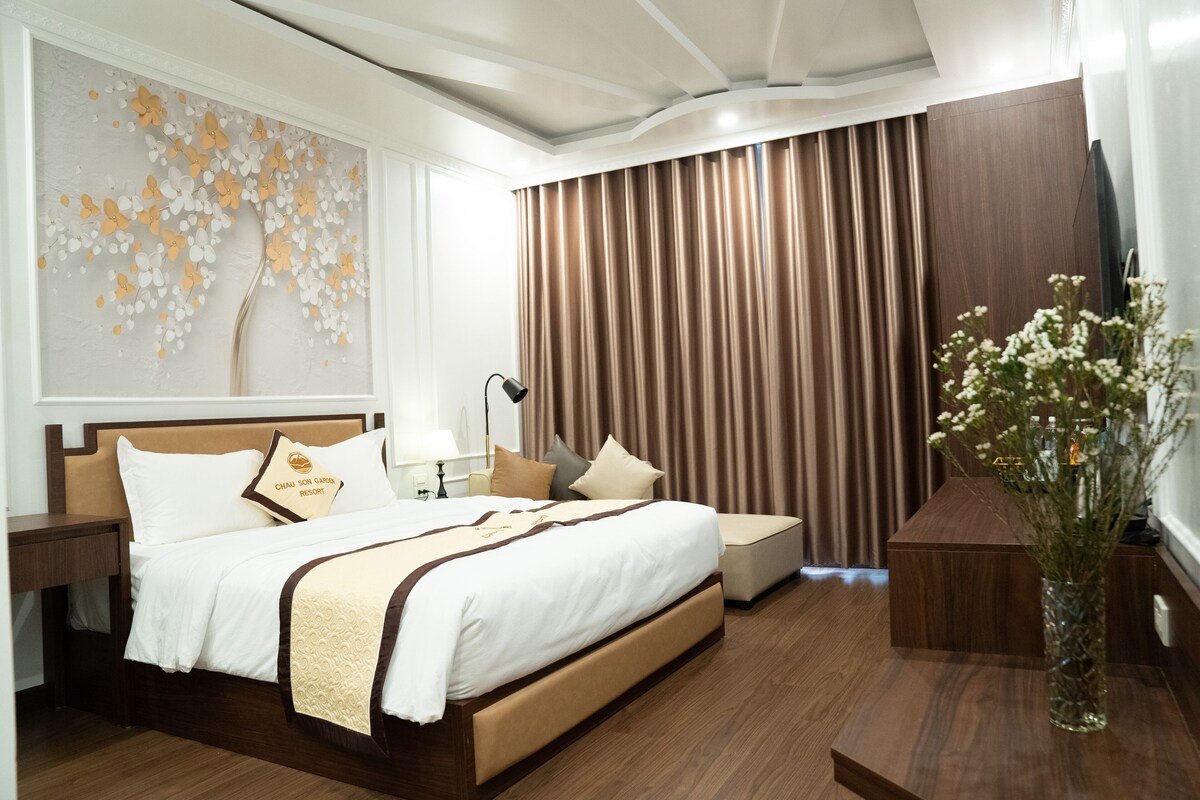 Premium bedding, down duvets, memory-foam beds, minibar