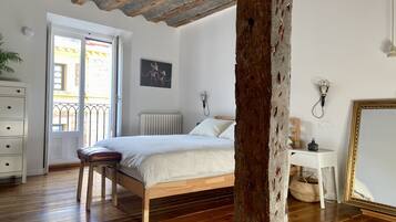 3 chambres, bureau, chambres insonorisées, fer et planche à repasser