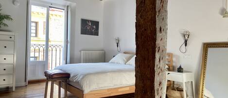 3 soverom, skrivebord, lydisolert og strykejern/-brett