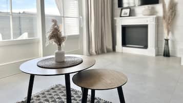 Family House, 2 Bedrooms, Pool View | 2 bilik tidur, Wi-fi percuma, cadar katil