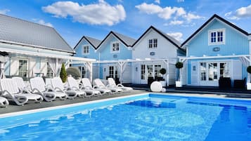 Family House, 2 Bedrooms, Pool View | 2 bedrooms, free WiFi, bed sheets