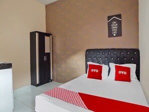 Kamar Double Standar | Meja kerja, Wi-Fi gratis, dan seprai linen