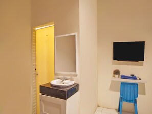 Deluxe Double Room | Room amenity - Hotel O N Guesthouse (Medan)