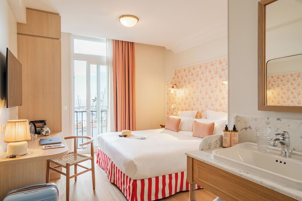 Klassieke kamer, uitzicht op zee | Een kluis op de kamer, gratis wifi, beddengoed