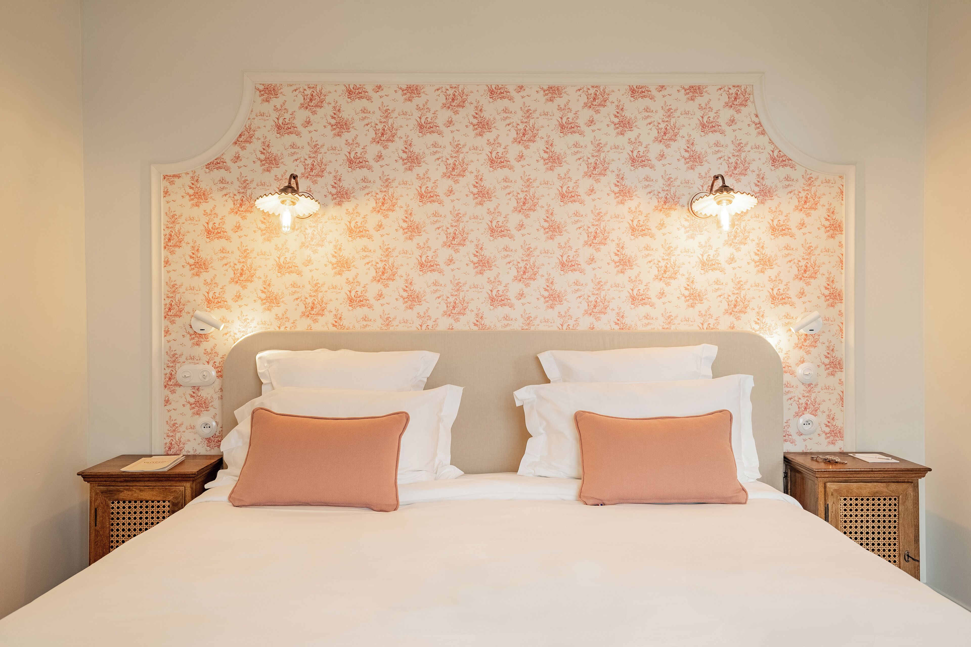 Zimmersafe, kostenloses WLAN, Bettwäsche