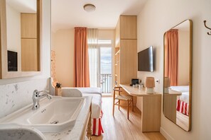 Habitació clàssica, vistes al mar | Caixa forta a l'habitació, wifi gratuïta i roba de llit 