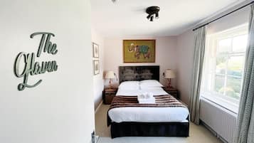 Deluxe Double Room | Individually decorated, iron/ironing board, free WiFi, bed sheets