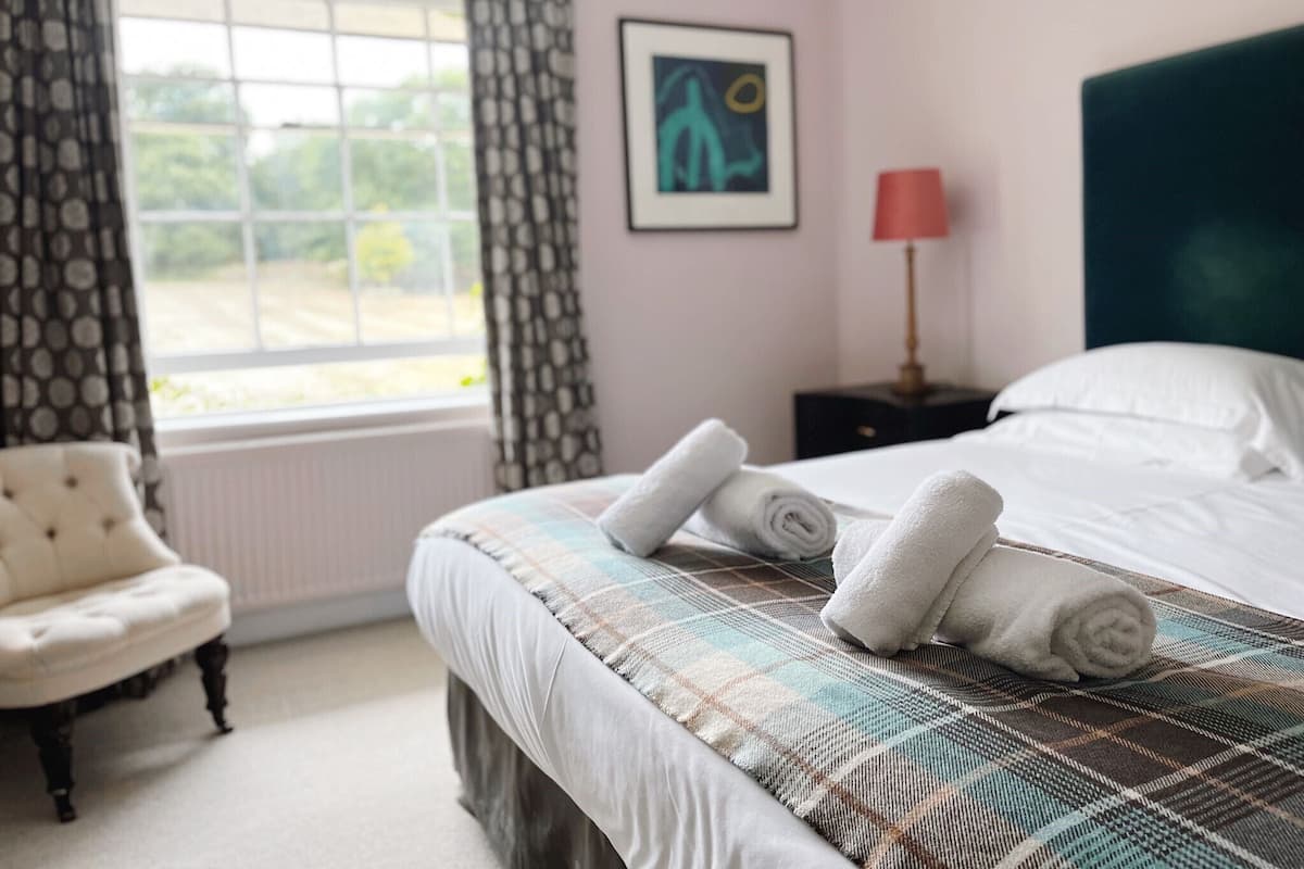 Décoration personnalisée, fer et planche à repasser, Wi-Fi gratuit