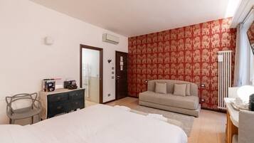 1 bedroom, in-room safe, WiFi, bed sheets