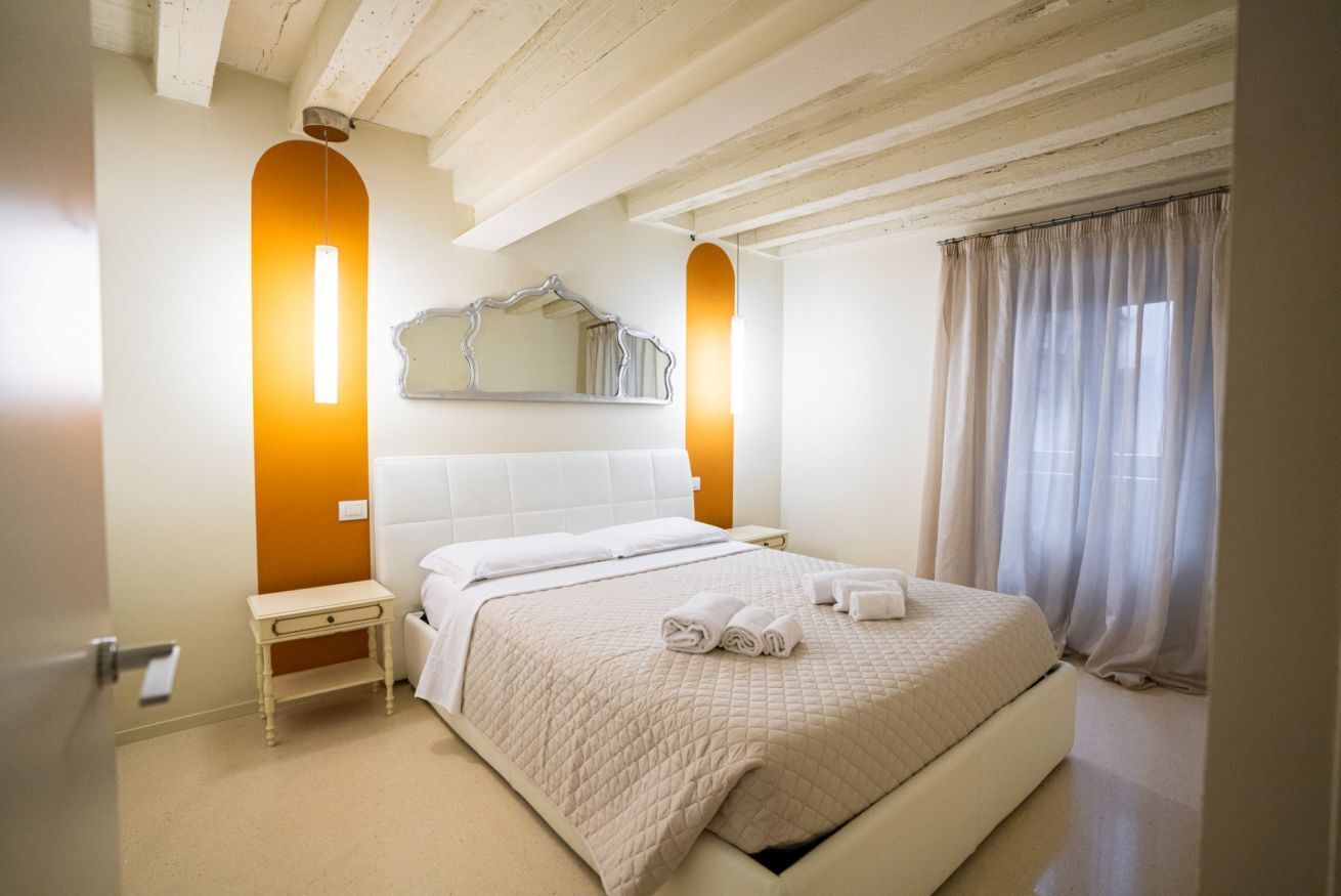 2 Schlafzimmer, Zimmersafe, Schreibtisch, Bügeleisen/Bügelbrett