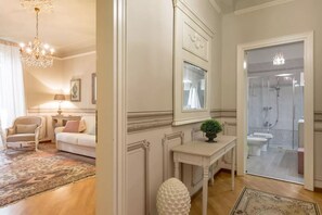 تجهيزات دش، مجففات شعر، مراحيض شطف، مناشف