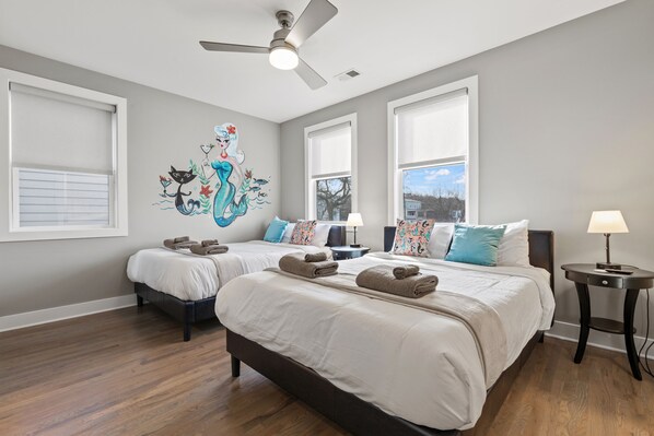 4 bedrooms, desk, iron/ironing board, free WiFi - July Specials! Gather & Celebrate Rooftop Views (Nashville)