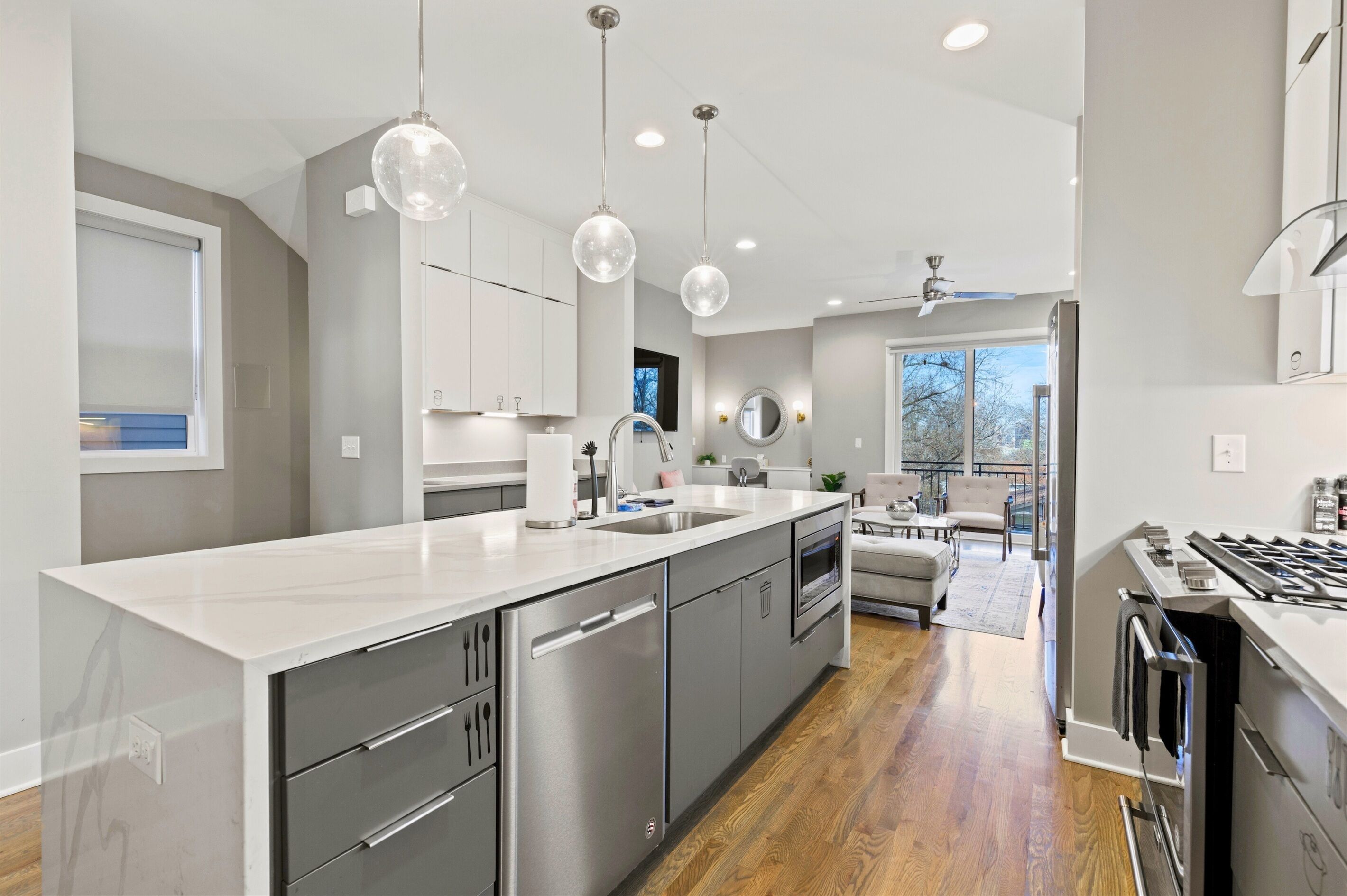 ثلاجة، ميكروويف، فرن، موقد طهي مسطح