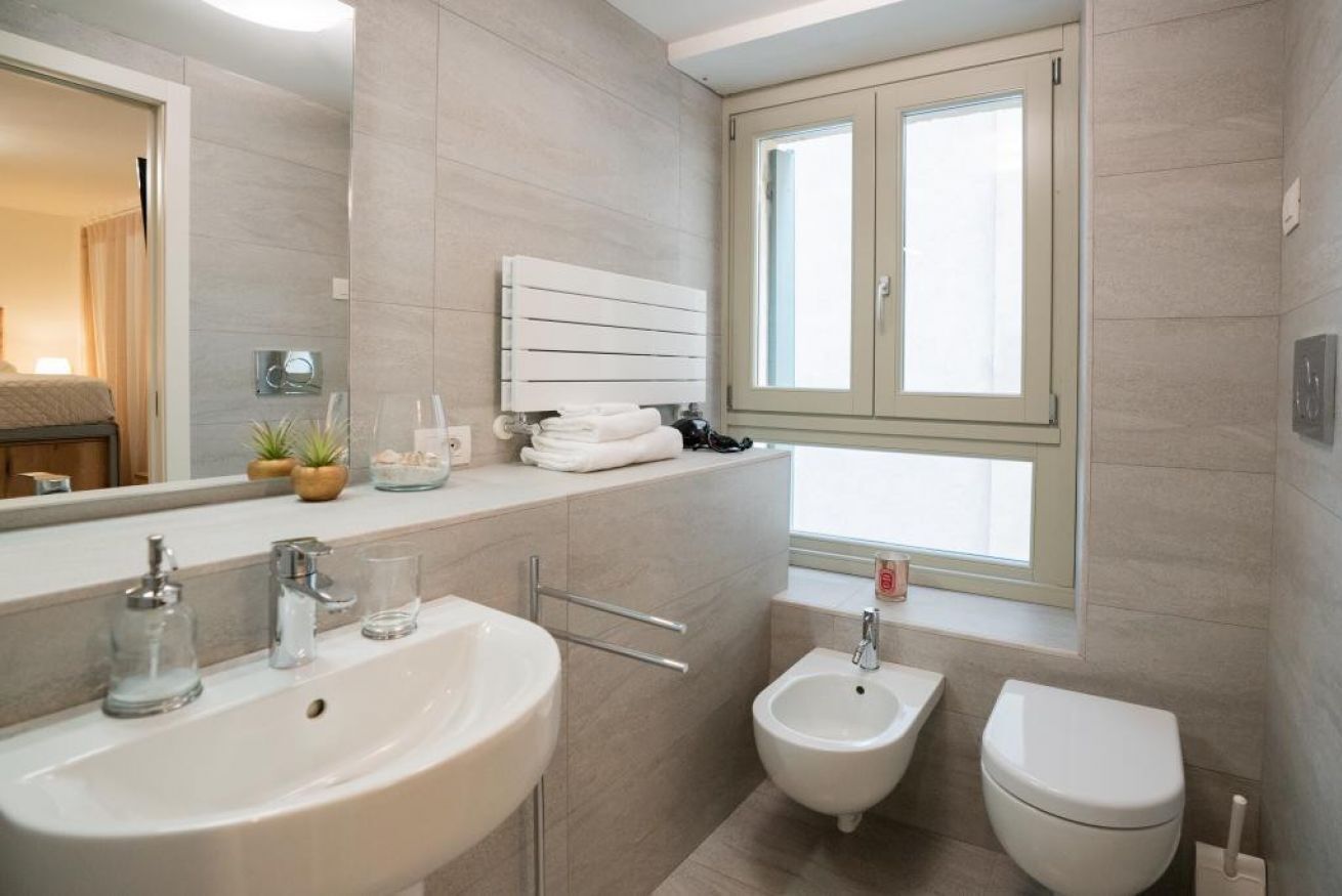 Dusche, Haartrockner, Bidet, Handtücher