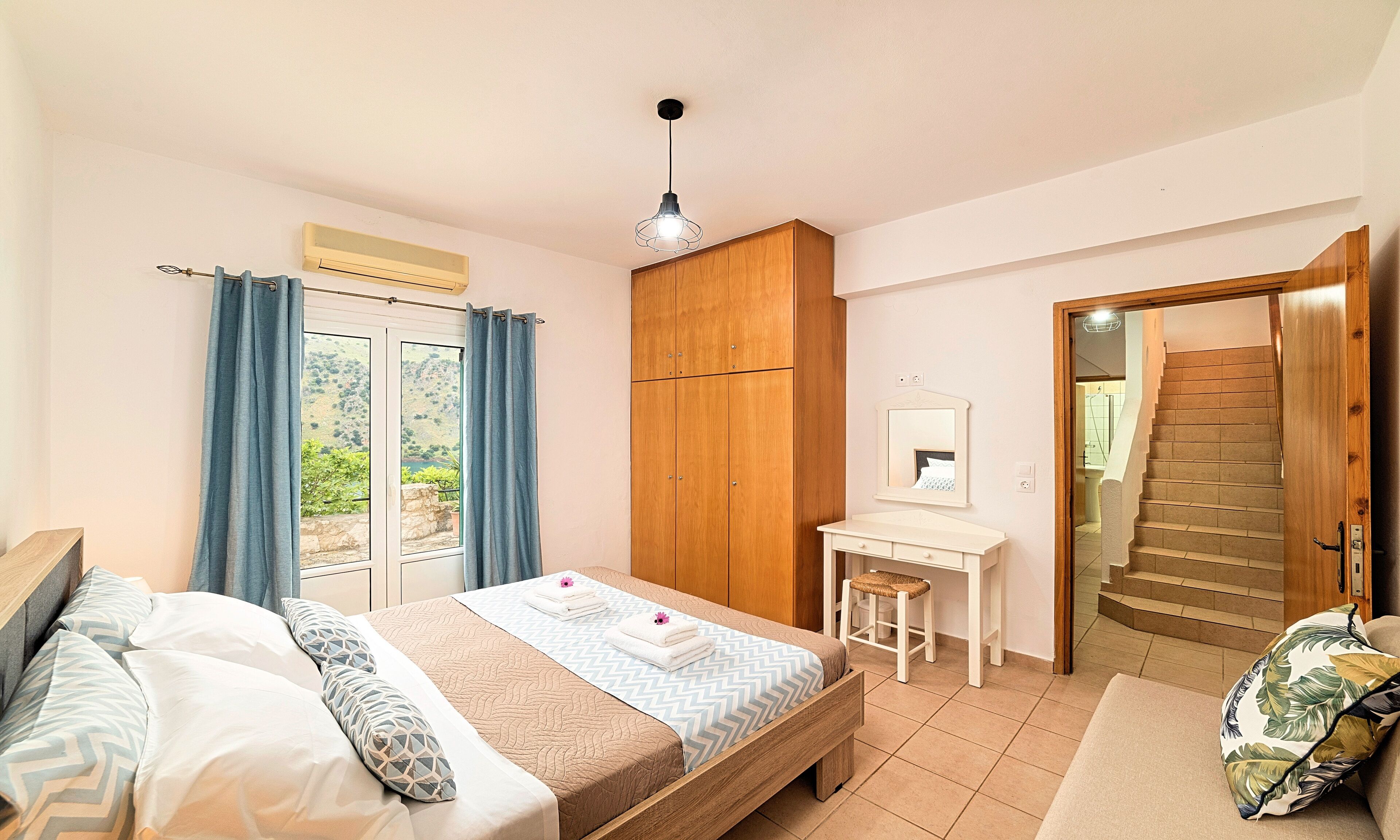 6 bedrooms, in-room safe, iron/ironing board, travel crib