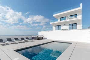 Alberca al aire libre