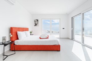 5 habitaciones, insonorización y tabla de planchar con plancha