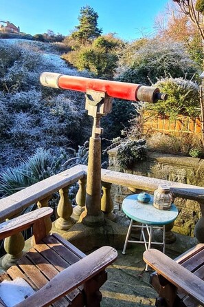 Property grounds - Quirky and quaint beckside cottage situated in smugglers village (pet friendly). (Robin Hoods Bay)