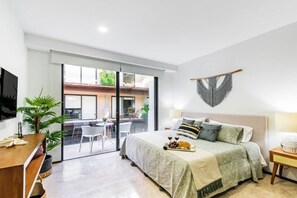 Tallelokero huoneessa, silitysrauta/-lauta, ilmainen Wi-Fi