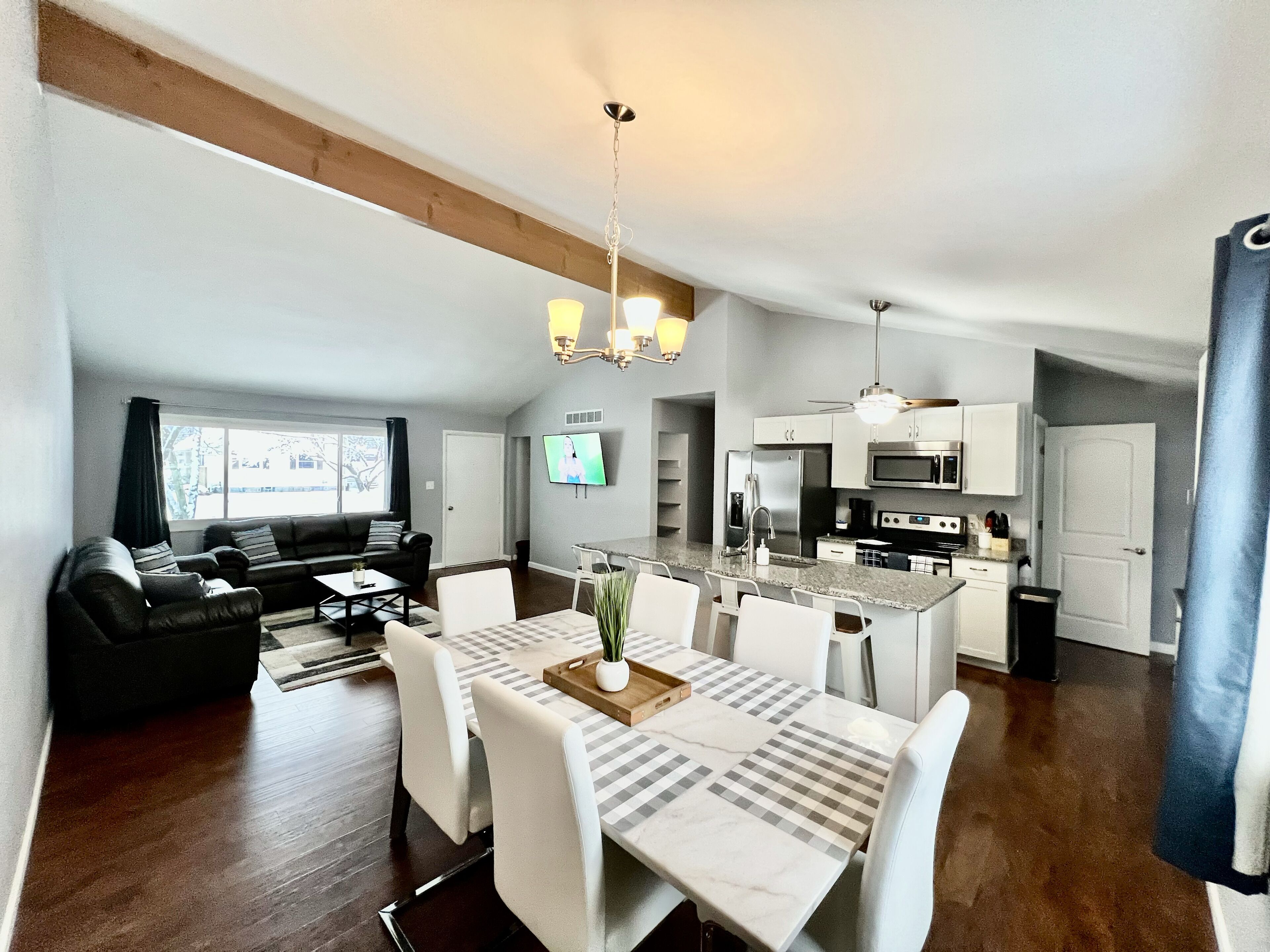 Remodeled Stow Home near Blossom Music Center/BMBW Ski Resort/Downtown Cuy Falls