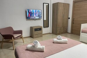 1 bedroom, in-room safe, iron/ironing board, free WiFi