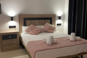 Fer et planche à repasser, Wi-Fi gratuit, draps fournis