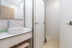 Shower, hair dryer, towels, toilet paper