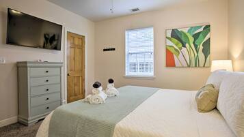 3 bedrooms, iron/ironing board, WiFi, bed sheets