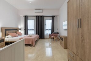 1 slaapkamer, een strijkplank/strijkijzer, gratis wifi, beddengoed