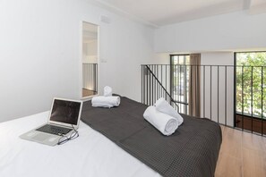 1 habitación, tabla de planchar con plancha, wifi gratis y ropa de cama 