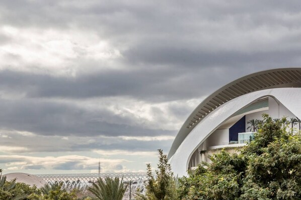 A modern building with a curved roof and a large open space in front. - Alameda suites loft 1. (Valencia / València)