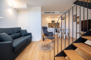 TV - Travel Habitat Alameda suites loft 2 (Valencia / València)