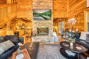 Smart-TV, Kamin, Bücher