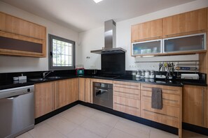 Fridge, microwave, oven, coffee/tea maker