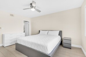 2 bedrooms, iron/ironing board, WiFi, bed sheets - 🌊Sound Views-Walk2Beach-Santa Rosa Dunes 425🌊 (Pensacola Beach)
