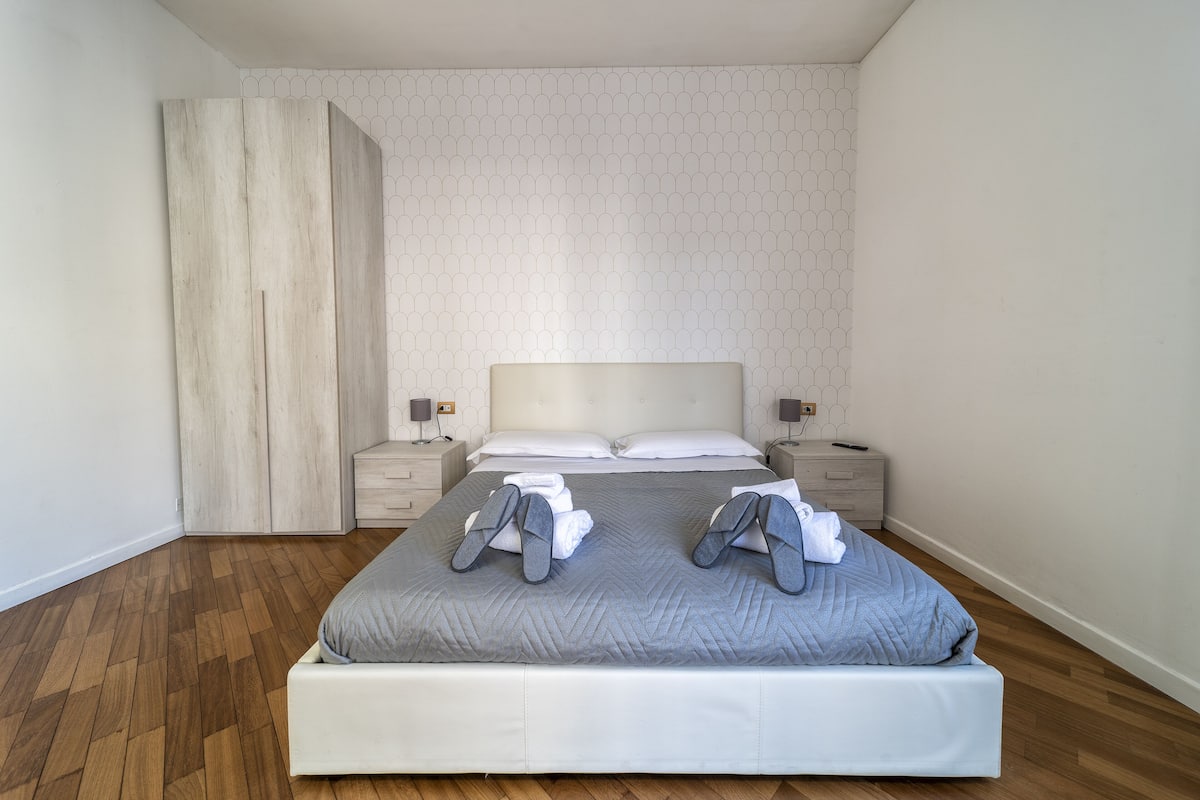 Deluxe Condo | 1 bedroom, Egyptian cotton sheets, premium bedding, memory foam beds