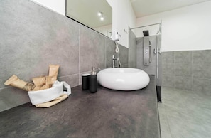 Bathroom - DANTE 138 CLASS ROOMS & APARTMENTS (Bari)