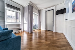 Deluxe Condo | Living area