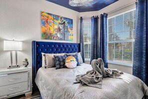 3 habitaciones, tabla de planchar con plancha y cuna de viaje 