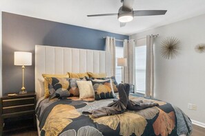 5 habitaciones, tabla de planchar con plancha y cuna de viaje 