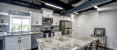 ثلاجة، ميكروويف، فرن، موقد طهي مسطح