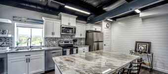 Rachel's Rooftop is a gorgeous newly built condo with views of the canyon!