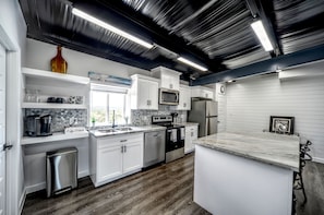 Fridge, microwave, oven, stovetop - Rachel's Rooftop is a gorgeous newly built condo with views of the canyon! (Canyon Lake)