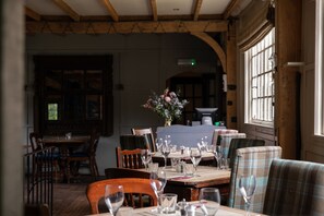 Restaurant - The White Hart (Chippenham)
