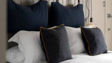 Deluxe Double Room | Desk, free WiFi, bed sheets