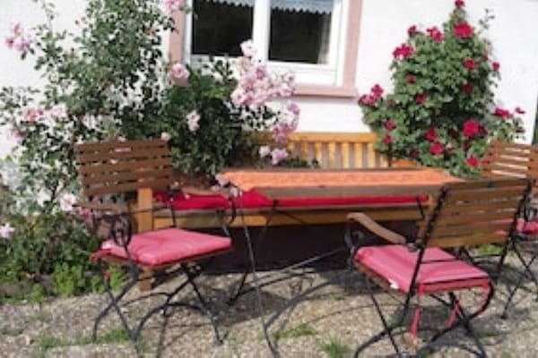 Sitzplatz direkt vor dem Ferienhaus